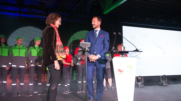 HKH kronprins Haakon åpnet Logistikksenter Oslo, her på scenen med konsernsjef Tone Wille. Foto: Håvard Jørstad/ Posten Norge