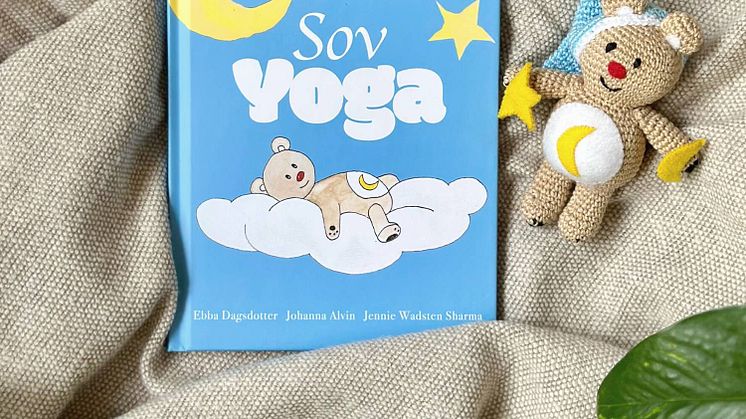 Sovyoga, är en sagobok som guidar och hjälper små barn att somna.