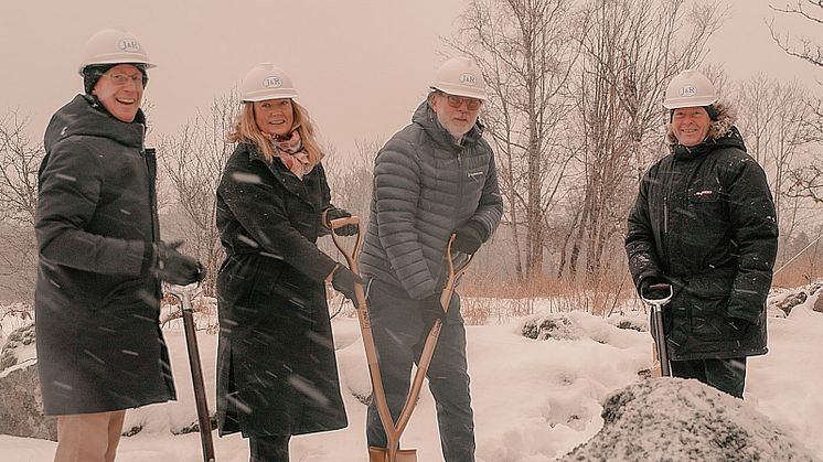 Första spadtaget för Frias kommande bageri. Från vänster i bild Patrik Hultman, Lena Adås, Gunnar Adås, Per Vorberg (Kommunstyrelsens ordförande Härryda kommun).