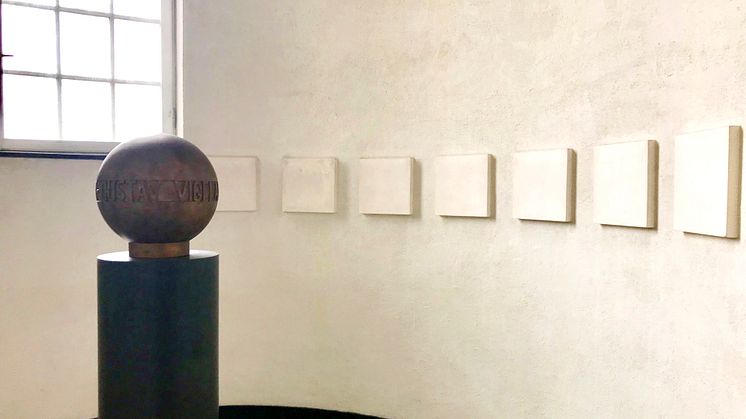 Dag Erik Elgins utstilling har Vigelands urne som omdreiningspunkt. Han tar utgangspunkt i blant annet Vigeland ufullende verker og samstiller Vigelands verker med egen kunst. (Foto: Vigelandmuseet)