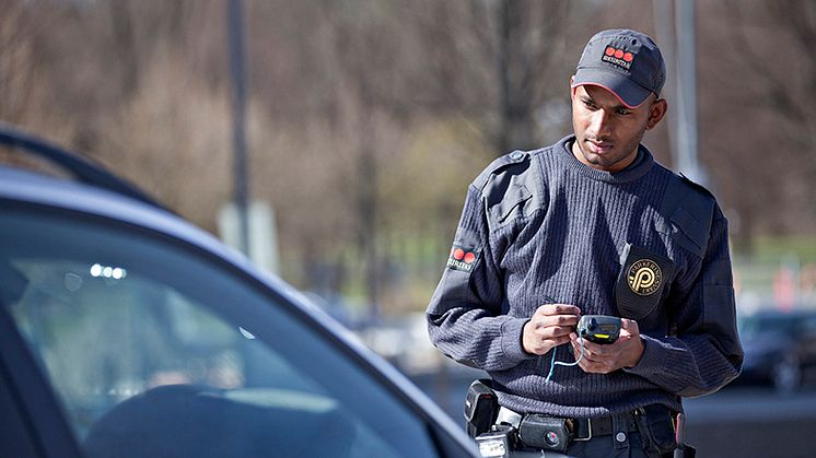 Från och med idag, 1 februari 2022, tar Securitas över parkeringsövervakningen i Vallentuna kommun. Foto: Securitas Sverige AB.