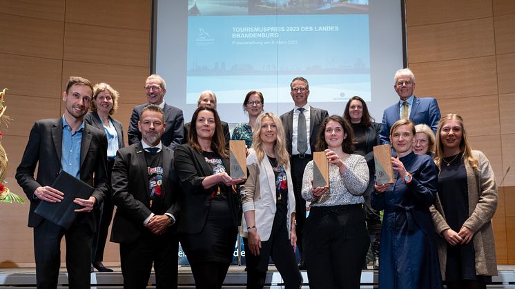 Strahlende Gewinner der Tourismuspreises Land Brandenburg 2023 (Gruppenbild). Foto: TMB-Fotoarchiv/Yorck Maecke