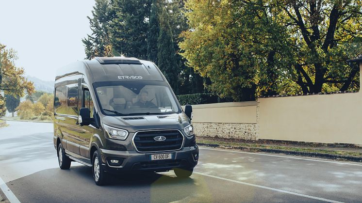 Nová smlouva o dodávkách zahrnuje modely Ford Transit v provedení Van a Skeletal Chassis Cab, stejně jako vozy Ford Transit Custom kombi. 