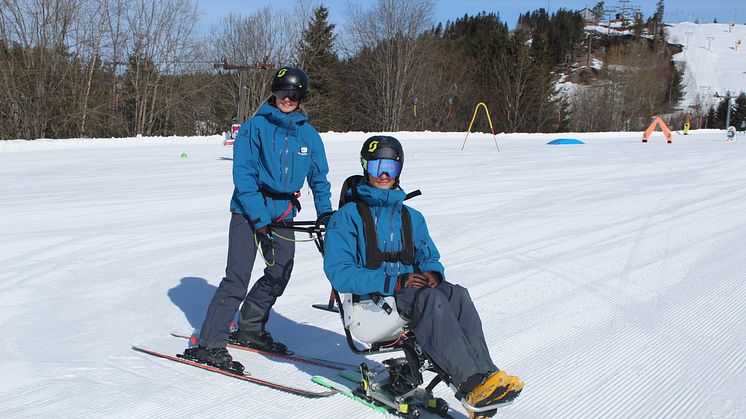 Glada skidlärare i Orsa Grönklitt som lär sig att köra med Biskin.