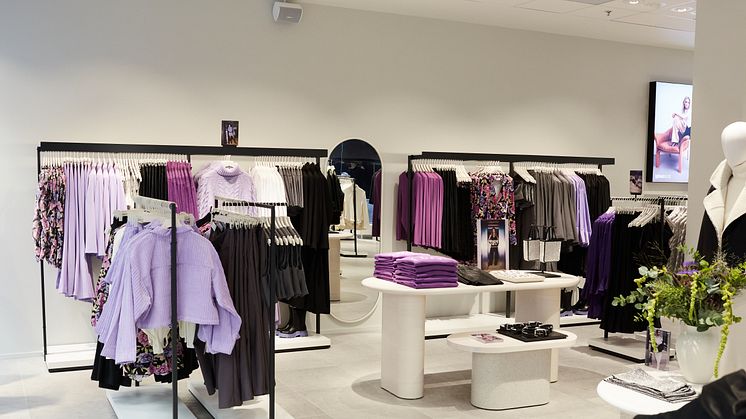 Gina Tricot opens the doors to its new, ultra-modern, omni-focused shopping destination in Stockholm.