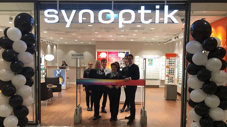 Synoptik öppnade butik i Borlänge – startade glasögoninsamling och föreläste för skolelever om synhälsan i fattiga länder