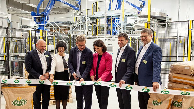 David Boulanger (Arla), Lillie Li Valeur (Arla), Peder Tuborgh (Arla), Daniela Schmitt (Wirtschaftsministerin RP), Jürgen Wolf (Arla), Jan Toft Nørgaard (Arla)(v.l.n.r)