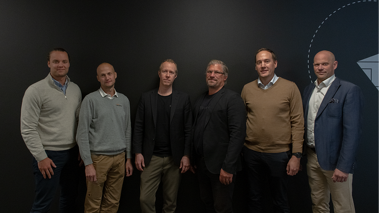 Johan Nelén, fyra från vänster tillsammans med några i GRC-teamet