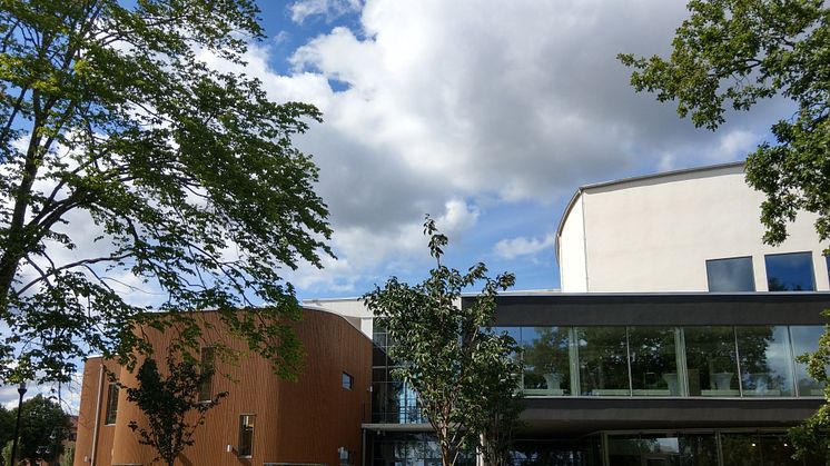 Kulturhuset Sjöängen, med bland annat bibliotek och kulturskola, står för en viktig del i möjligheten att uppleva kultur för barn och ungdomar i Askersunds kommun.