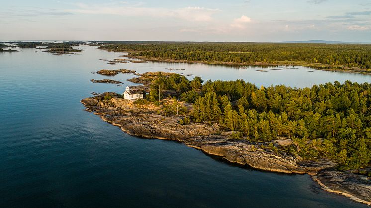 Navens fyr i Kållandsö skärgård utanför Lidköping. Foto: Linnéa Gustafsson