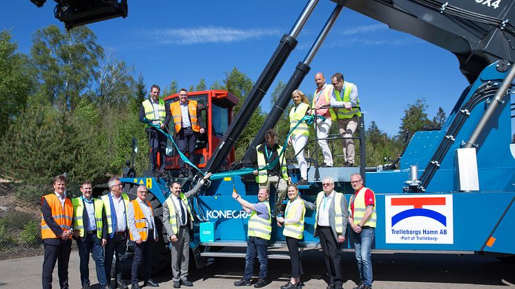 Överlämning av reach stackern på Konecranes Lifttrucks i Markaryd