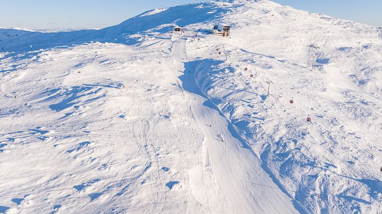 Med ett imponerande snödjup på mellan 60-70 cm i terrängen utökas antalet öppna pister och liftar.