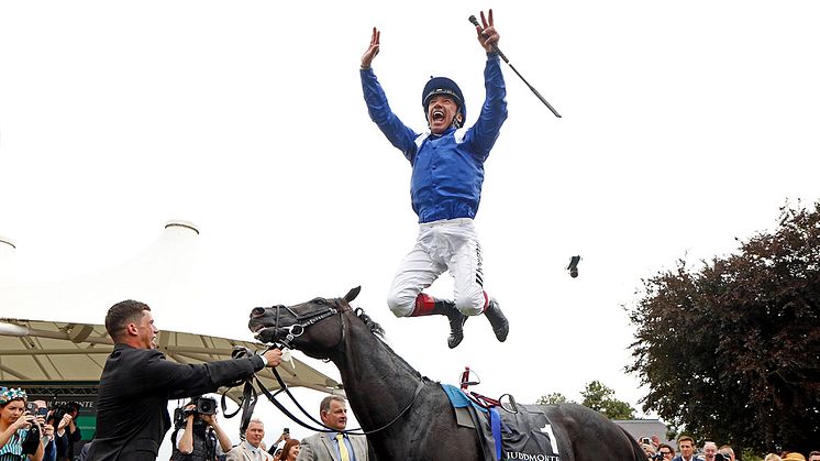 Jockey Frankie Dettori är en publikmagnet och en levande legend. Söndagen den 17:e september rider han Hard One To Please i Stockholm Cup International (Gr 3). Foto: Steven Cargill