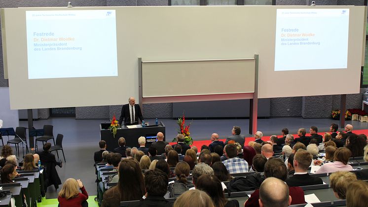 Absolventinnen und Absolventen des Akademischen Jahres 2015/2016 der Technischen Hochschule Wildau feierlich verabschiedet