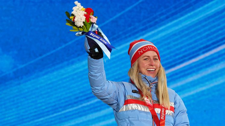 GIR SEG: Tiril hentet hjem tre medaljer fra OL i Beijing. Nå avslutter hun sin karriere. Foto: NTB Scanpix