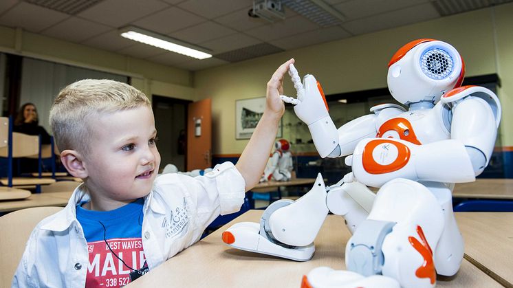 Kan sociala robotar hjälpa barn med autism? 