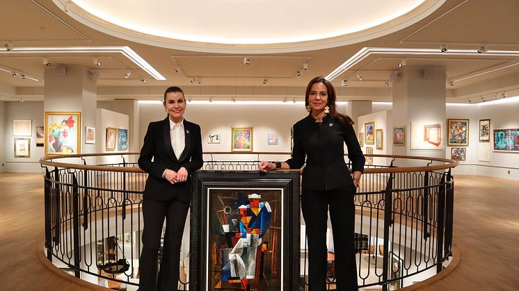 "Sailors" sold for €406,900 by artist GAN flanked by Victoria Svederberg, head of the art department and Li Pamp, Chief Executive Officer Stockholms Auktionsverk
