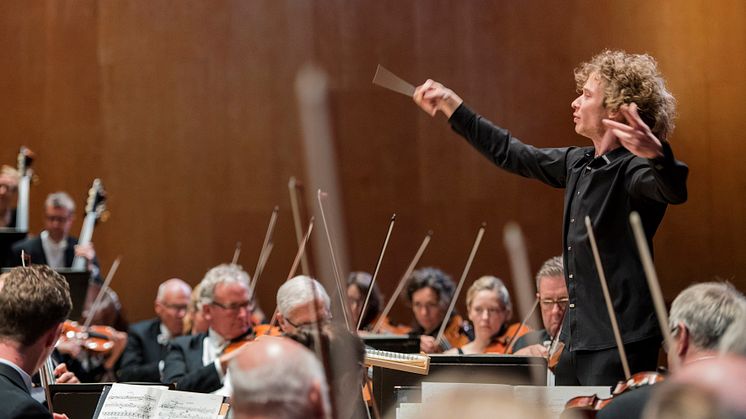 Santtu-Matias Rouvali och Göteborgs Symfoniker (foto Ola Kjelbye).