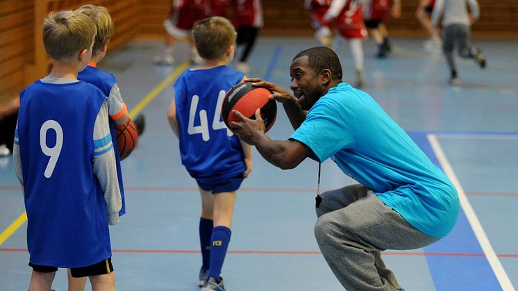 Norges Basketballforbund får 3,25 millioner kroner til å etablere gratis basket-tilbud for barn i SFO-tiden. (Foto: NBBF)