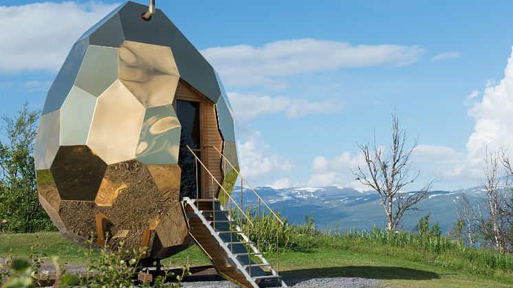 Solar Egg, som skapats av Bigert & Bergström, står just nu i Björkliden.