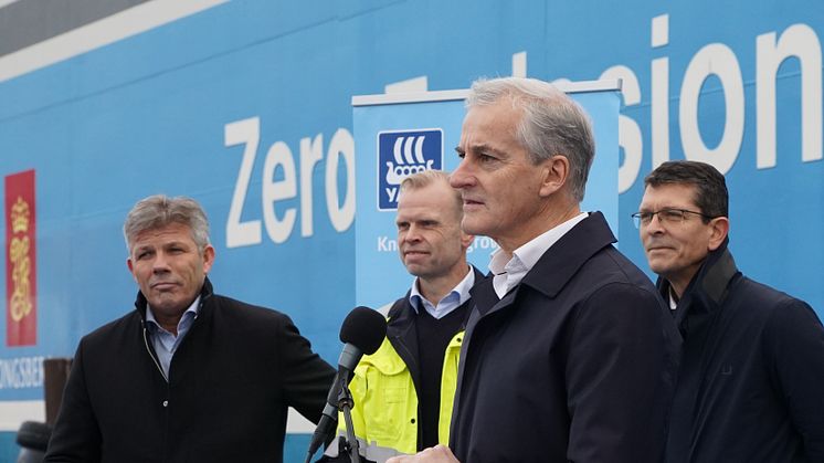 Prime Minister of Norway, Jonas Gahr Støre, celebrates the world-renowned ship Yara Birkeland's first Oslo trip, with Bjørnar Skjæran, Minister of Fisheries and Ocean Policy, Svein Tore Holsether, CEO Yara, and Geir Håøy, CEO Kongsberg Gruppen