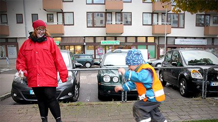 Den nya lekplatsen på Axel Dahlströms Torg är invigd