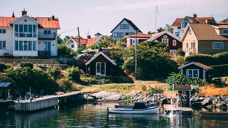 Kommentar till Svensk Mäklarstatistik: Nedåt för bostadsrätter, uppåt för villor under minskad försäljning