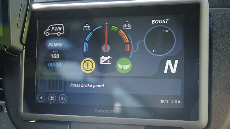 Noe av det som skiller batteridrevne Iveco Daily fra tilsvarende kjøretøy med forbrenningsmotor er det spesielle displayet som viser bruken av strøm og gjenværende rekkevidde.