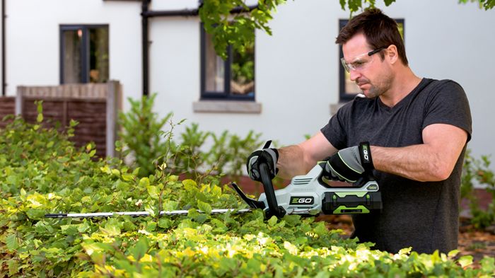 Nya klimatsmarta batteridrivna häcksaxar för en praktfull häck