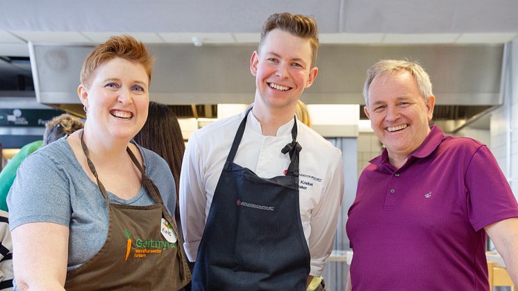 Kine Bekkengen (Geitmyra), Tom Kriebel (baker fra Lærlingekompaniet) og Håkon Augestad (karriereveileder Etterstad VGS) 