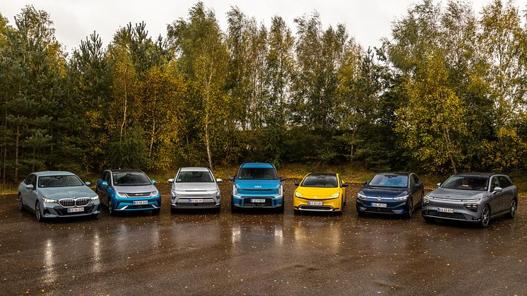 Finalefeltet består af BMW i5, BYD Dolphin, Hyundai Kona, Kia EV9, Toyota Prius, VW ID.7 og XPeng G9. 