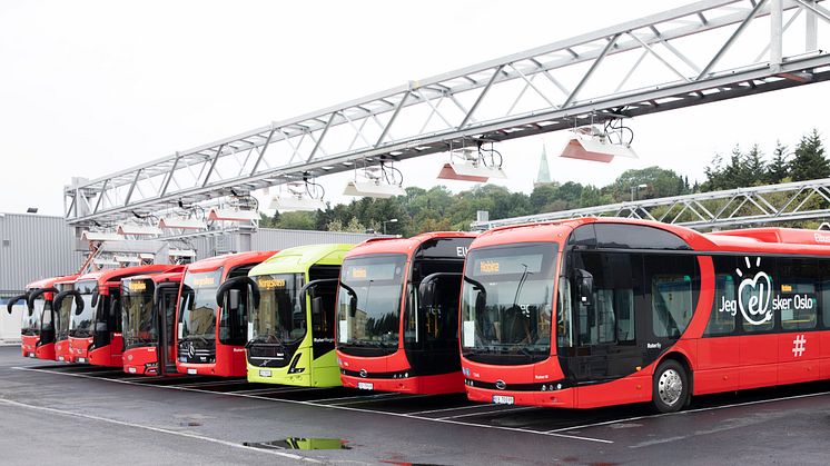 Den pågående elektrifiseringen av bussflåten gjør at vi må forholde oss til nye verdikjeder og aktører, hør mer om dette på Ruterfrokost 26.9.