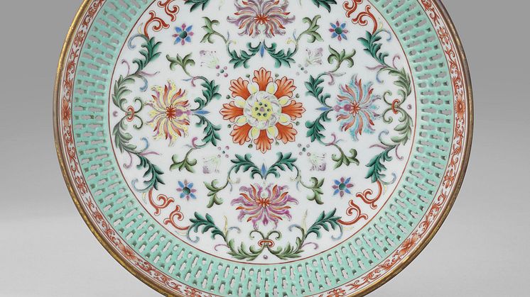 3085, Famille Rose Reticulated Dish 1 175 000 kr