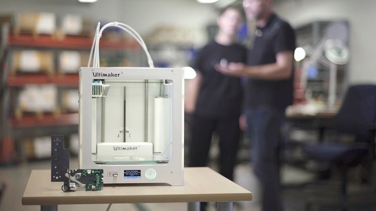 Med en 3D-printer skriver vi ut olika mekaniska produktdelar och ser att de fungerar som vi tänkt.