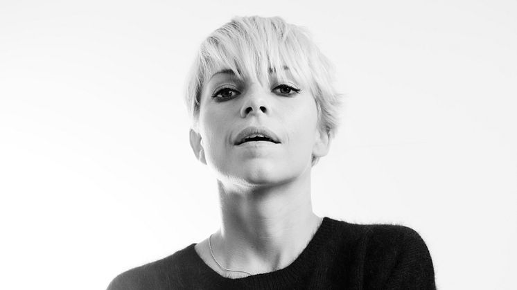 Petra Marklund tolkar "Cecilia".