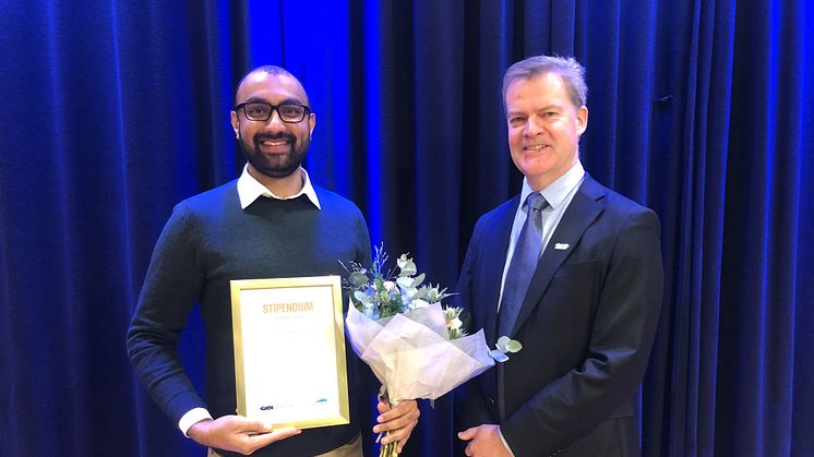 Årets GKN-stipendiat Chamara Kumara tillsammans med Henrik Runnemalm, forskningschef på GKN Aerospace