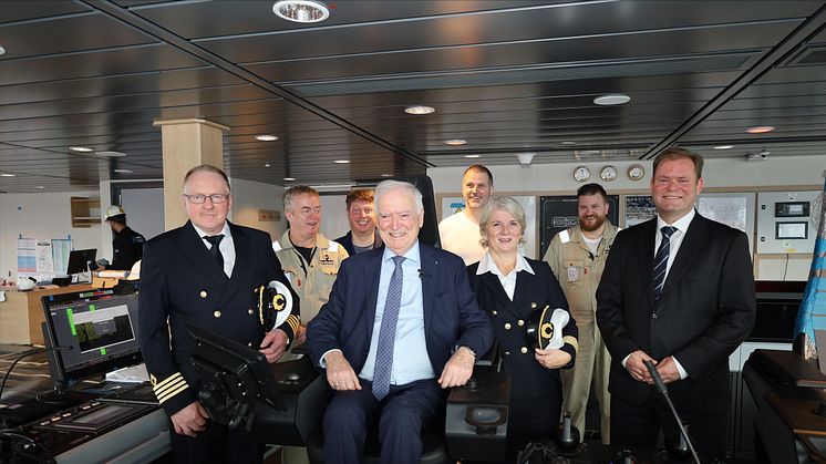 Brynjard Ulvøy, captain, Anton Abrahamsen, Arnstein Larsen, Per Sævik, owner, Claus Andreassen, Else Kristine Tjessem, Hotel Manager, Stephan Rossedalen and Bent Martini, CEO