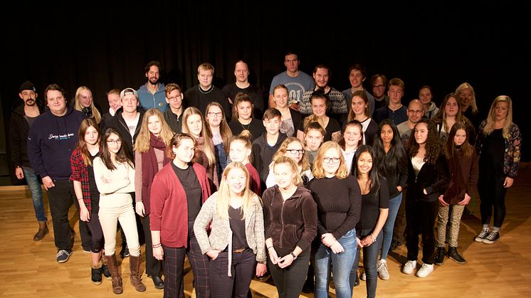 Bilden: Mer än 60 teater-, dans- och musikelever från kulturskolan Garnalia deltar i "Äntligen föreställning".