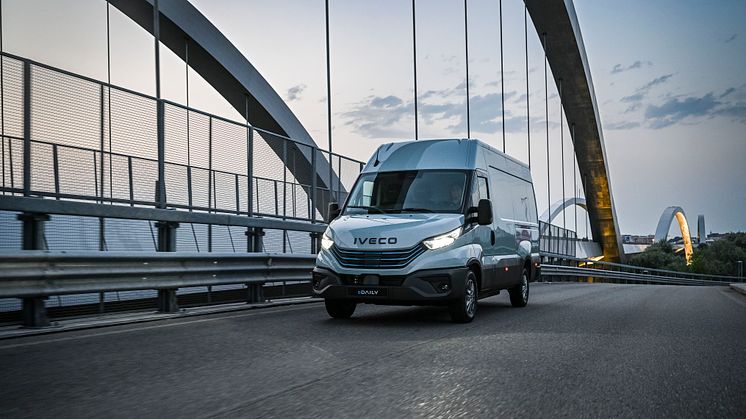 IVECO Daily blir den första exportmodellen som tillämpar Hyundais nya globala modulplattform för eLCV (helelektriska lätta kommersiella fordon) med totalvikt på mellan 2,5 och 3,5 ton. Bilden visar eldrivna IVECO eDaily.