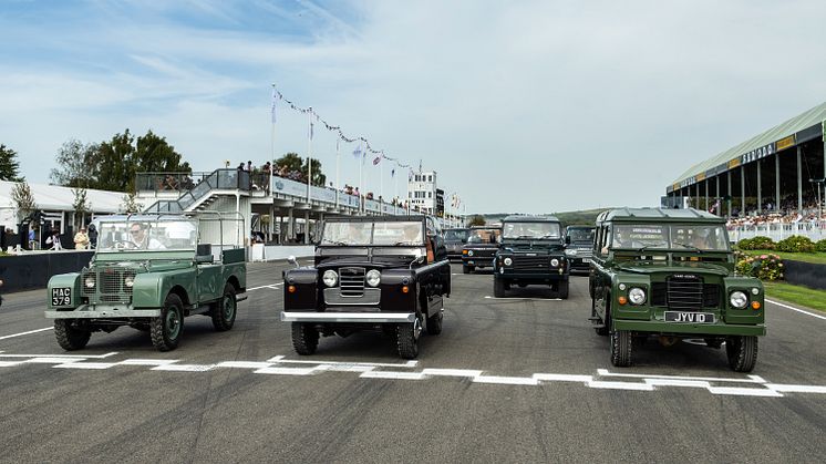 Kongelig JLR køretøjsparade ved Goodwood Revival-festivalen 