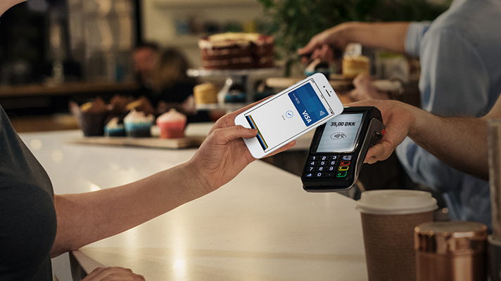 Visa kortholdere hos Nordea og Jyske Bank kan nu benytte Apple Pay overalt i Danmark