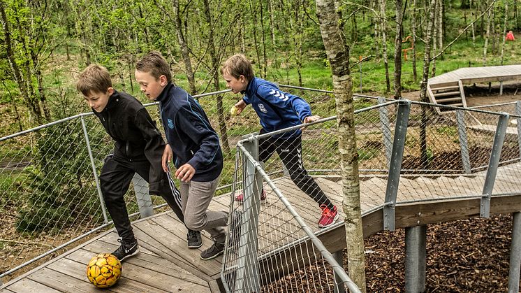 Spielplatz mit Kebony gebaut