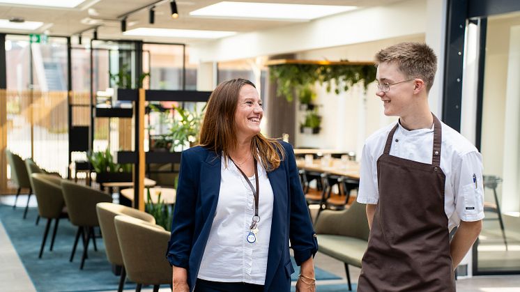 Hotel- og restaurationsbranchen oplever markant mangel på elever – modsat slår HimmerLand rekord med 21 elever