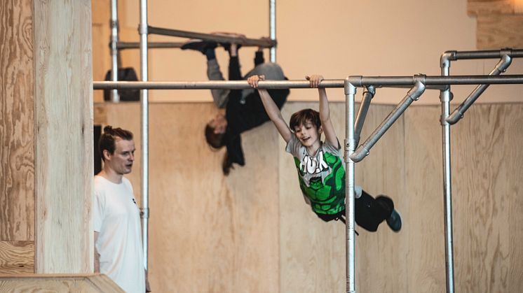 Oslo Parkour får støtte til å lage gratis tilgjengelige videoer hvor barn og unge kan lære teknikker og bevegelsesmåter, og inspireres til fysisk aktivitet. (Foto: Antero Hein)