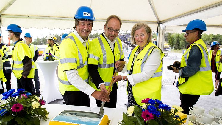 Första spadtaget för Villeroy & Boch Gustavsbergs nya fabrik på Ekobacken – investeringen ett led i Gustavsbergs nya inriktning