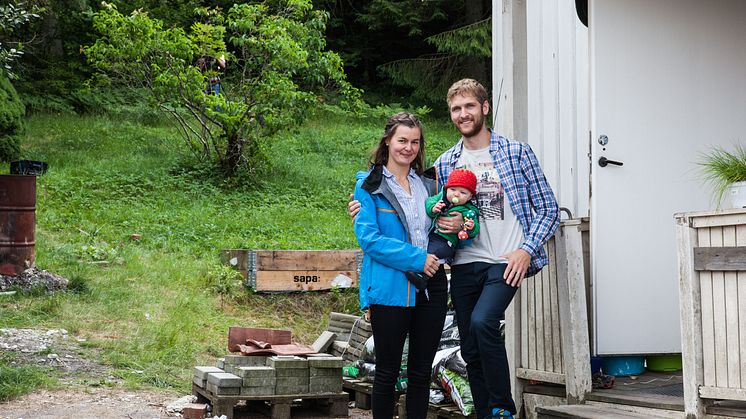 Familjen Lyckälv är glada vinnare i tävlingen #Sverigesfulasteträdgård. Nu väntas en total-"make over" från STHIL/VIKING och teamet på Millesons Handelsträdgård. 