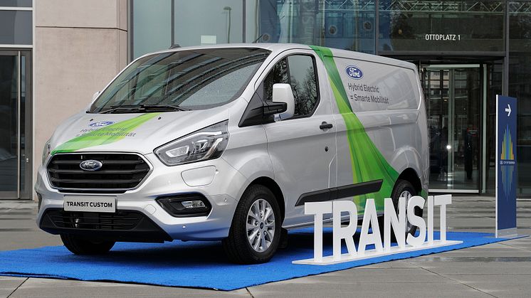Ford setzt in Zusammenarbeit mit der Stadt Köln eine Flotte von zehn Ford Transit Plug-in Hybrid-Fahrzeugen (PHEV) zur Erprobung in urbanen Gebieten ein 