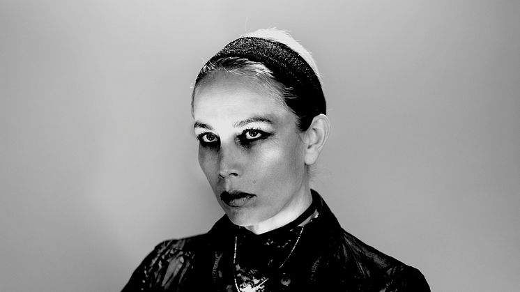Den 1. december kan du opleve Jenny Wilson i Store VEGA, når hun er tilbage med det spritnye album MÄSTERVERKET.