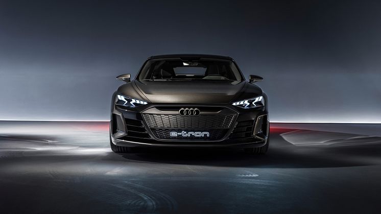 Audi visar eldrivet på bilsalongen i Geneve