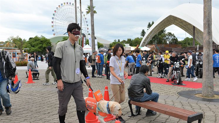 バイクイベントでの歩行体験会